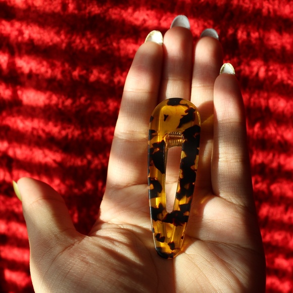 Unique Resin Hair Clips (I Take Offers) - Picture 7 of 7
